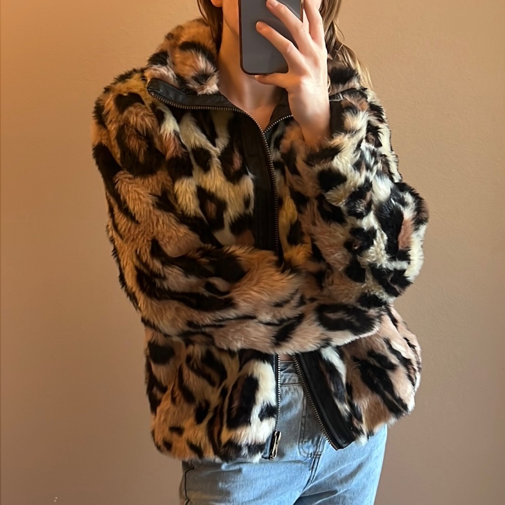 🐆cheetah print faux fur oversized volcom jacket with leather zipper detail